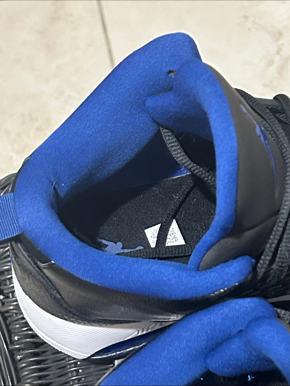 Jordan Maxin 200 ‘Black Rush Blue’ CD6107-004